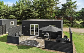 2 Bedroom Gorgeous Apartment In Væggerløse Bogø By
